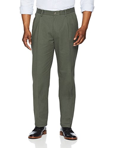 Amazon Essentials Classic-Fit Wrinkle-Resistant Pleated Chino Pant Pantaloni, Verde (Olive), W40/L30 (Taglia Produttore: 40W x 30L)