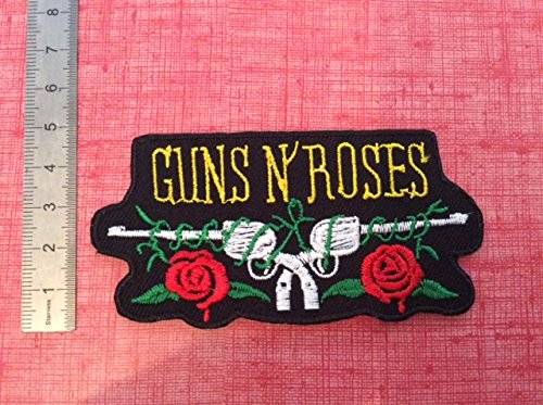 Toppa termoadesiva, con logo e scritta “Guns N’ Roses”
