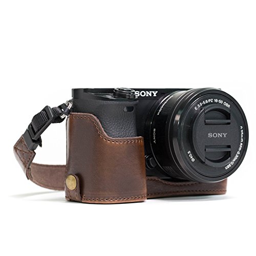 MegaGear Sony Alpha A6300, A6000 Ever Ready Custodia metà copertura in ecopelle per Fotocamera con Tracolla - Marrone scuro - MG961