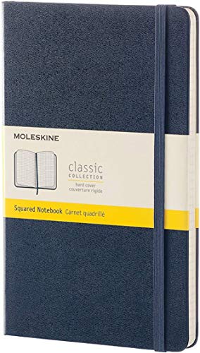 Moleskine Classic Notebook, Taccuino a Quadretti, Copertina Rigida e Chiusura ad Elastico, Formato Large 13 x 21 cm, Colore Blu Zaffiro, 240 Pagine