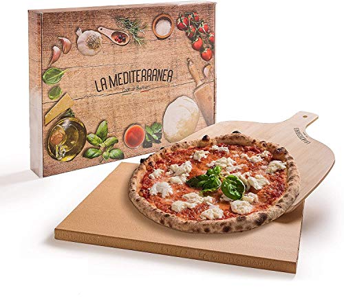 Mediterranea Pietra refrattaria per Pizza da Forno con Pala Pizza in Legno Versione 2020 Adatta a Tutti i Tipi di forni,Include Un Grembiule da Cucina, Un ricettario e Una Spazzola pulitrice