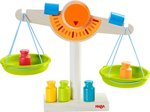 HABA 302639 – Bilancia per negozi in legno con due vaschette in plastica, 5 pesi di misurazione e 2 pesi di bilanciamento, giocattolo a partire dai 3 anni