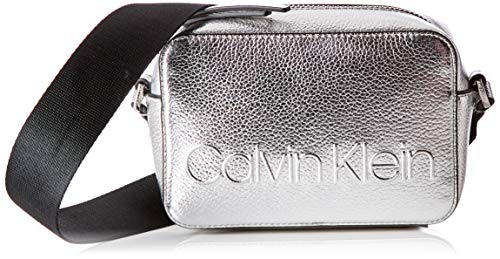Calvin Klein Edged Camera Bag Met - Borse a tracolla Donna, Grigio (Silver), 7x12x18 cm (B x H T)
