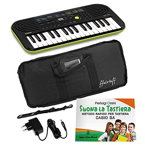 Kit Pianola Tastiera Casio SA46 (Fondo Verde) con Alimentatore, Borsa ffalstaff ® e Metodo Suona la Tastiera