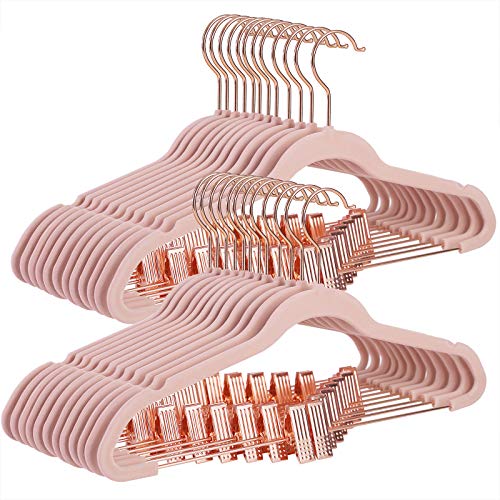 SONGMICS Set di 24 Grucce Vellutate, 42,5 cm, Grucce Antiscivolo e Salvaspazio con Mollette Regolabili in Color Oro Rosa, capacità di Carico Elevata, per Camicie Gonne, Rosa Chiaro CRF14PK24