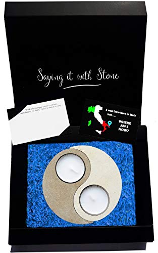 Tao Dao Yin Yang Fatto a Mano in Italia in Pietra Leccese con Frammenti Fossili - Portacandele Separabile Pace Armonia - Incl Confezione Regalo Candele e Biglietto - Idea Regalo 23 Anni