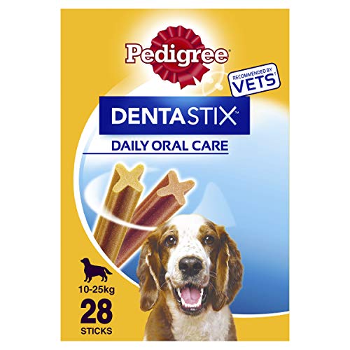 Pedigree DentaStix Daily Oral Care Medium Dog Dental Chews, 4 x 180 g (720 g) - 28 sticks