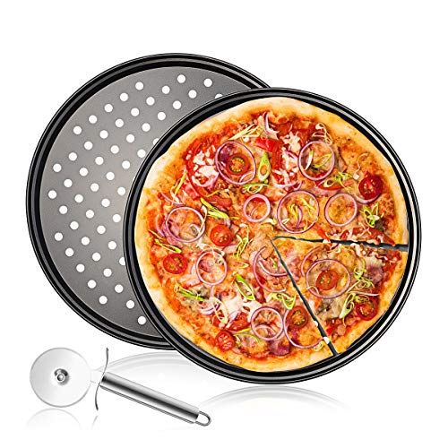 Set da 3 pezzi : 2 Teglie per Pizza Rotonde Forate Antiaderenti, Grigio Acciaio al Carbonio, Stampo da Forno per Cucinare Pizze Croccanti -∅32 cm + 1 Taglia Pizza