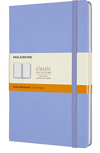 Moleskine - Classic Notebook, Taccuino a Righe, Copertina Rigida e Chiusura ad Elastico, Formato Large 13 x 21 cm, Colore Blu Ortensia, 240 Pagine