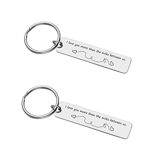 Zysta 2pcs Portachiavi per Coppia con Ciondolo Porta Chiavi in Acciaio Inox “I Love You More Than The Miles Between us” Regalo per Amante Portachiavi Semplice e Classico può Personalizzato