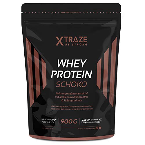 XTRAZE® Proteina di Siero di Latte in Polvere per Frullati Proteici – 900g Concentrato + Isolato con BCAA, Prodotto in Germania, No Additivi, Sollevamento Pesi, Culturismo, Fitness (Cioccolato)