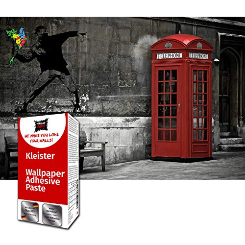 GREAT ART Photo Carta da Parati – Banksy Graffiti Cabina telefonica Rossa Londra – Inghilterra Love is in The air L'Amore è Nell'Aria Decorazione – 210 x 140 cm 5 pezzi e colla